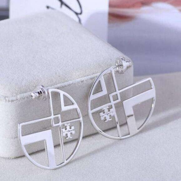 New Tory Burch Silver Logo Chevron Stud Hoop Earrings - Picture 2 of 5